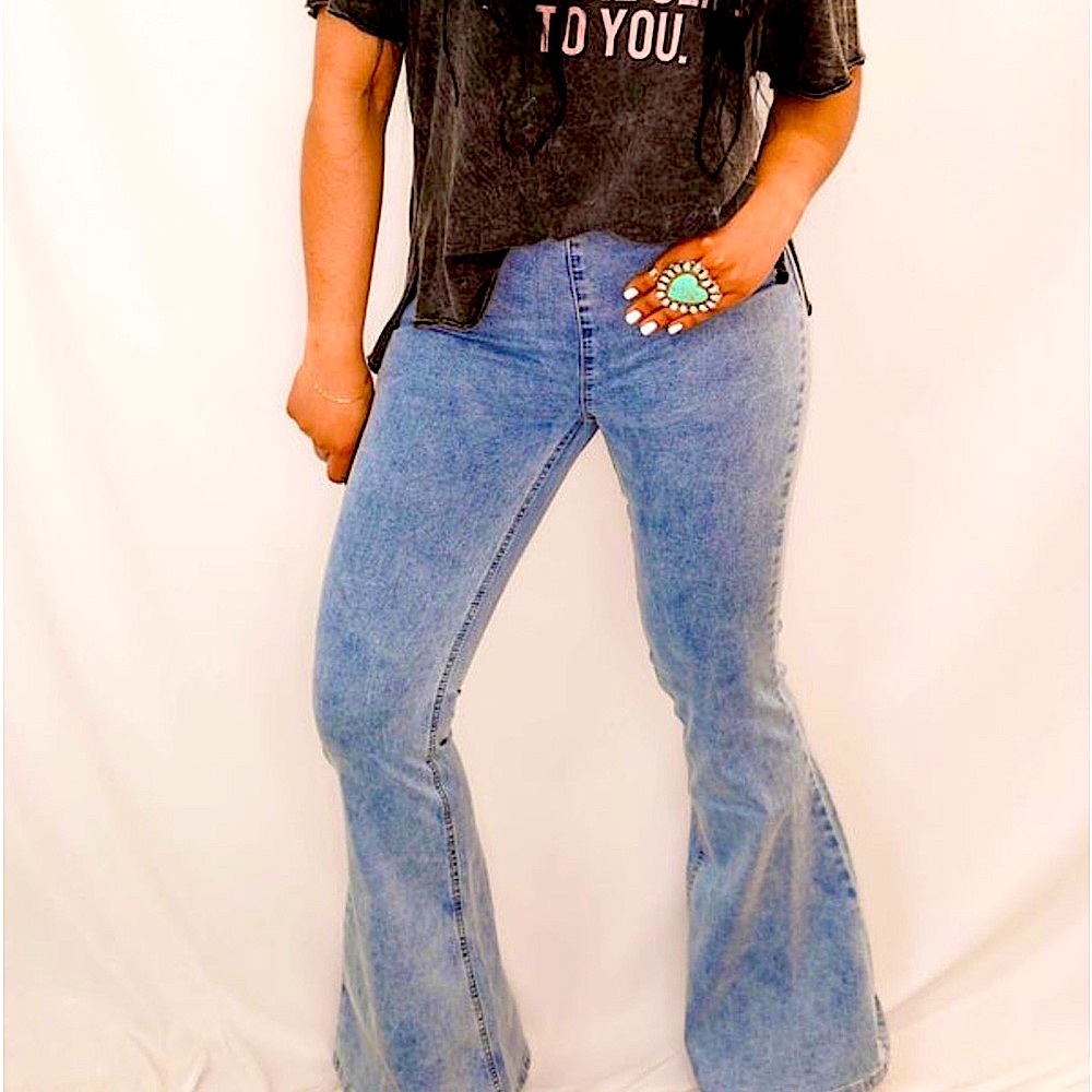 🍒BOGO50%🍒🆕💙LISTICLE: Mid Rise Flare Denim Pants LARGE